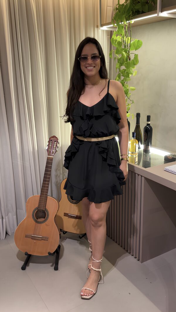 Vestido Curto com babados