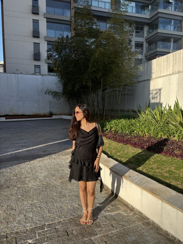 Vestido curto com desenhos