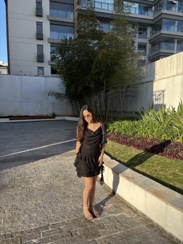 Vestido curto com desenhos - Imagem 3