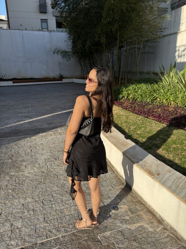 Vestido curto com desenhos - Imagem 2